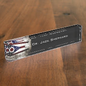 黒くグランジなオハイオ州の州の旗 デスクネームプレート (側面)