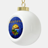 黒くグランジなモンタナの州の旗 セラミックボールオーナメント (右)
