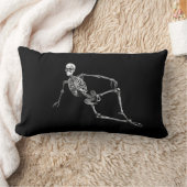 黒くミニマルなハロウィンを主張する骨組 ランバークッション (ブランケット)