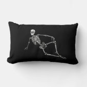 黒くミニマルなハロウィンを主張する骨組 ランバークッション (正面)