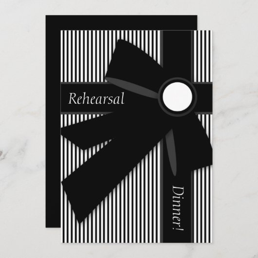 黒く及び白いギフトのリハーサルの夕食の招待状 招待状 (正面/裏面)