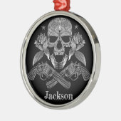 黒く及び白いスカルおよび銃 メタルオーナメント (左)