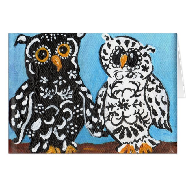 黒く及び白いダマスク織のフクロウ (正面横)