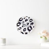 黒く及び白いヒョウのチータの魅力的なパーソナライズ ラウンド壁時計 (ホーム)