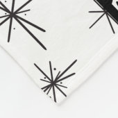 黒く及び白いレトロパターンは1つを縞で飾ります フリースブランケット (角)