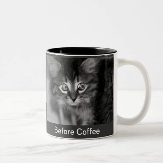 黒く及び白い子猫のコーヒー・マグ ツートーンマグカップ (右)