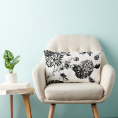 黒く及び白い植物の花のToile ランバークッション (椅子)