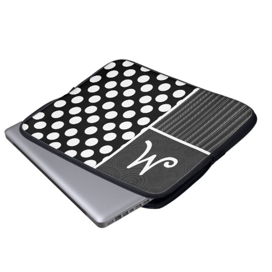 黒く及び白い水玉模様 ラップトップスリーブ (正面下部)