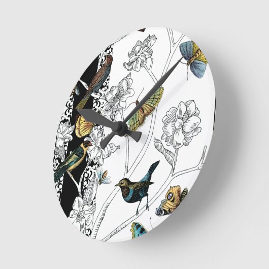 黒く及び白い背景の鳥そして蝶 ラウンド壁時計 (傾斜)
