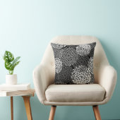 黒く及び白い花の枕-菊 クッション (椅子)