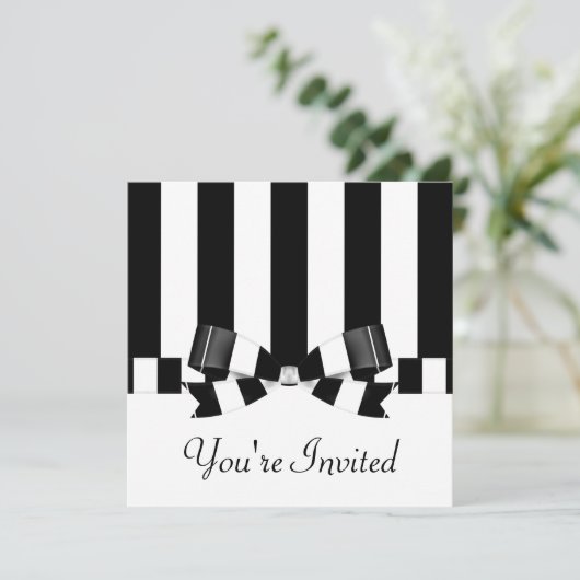 黒く及び白くストライプのな結婚式のクラシック 招待状 (スタンド正面)