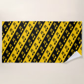 黒く及び黄色の発された第16ノートパターン ビーチタオル (正面)