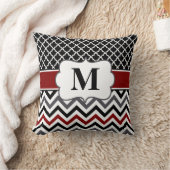 黒く赤いクローバーシェブロン クッション (ブランケット)