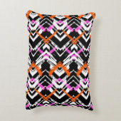 黒く、オレンジ、およびピンクの手描きの矢パターン アクセントクッション (裏面(縦))