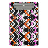 黒く、オレンジ、およびピンクの手描きの矢パターン ミニクリップボード (正面)