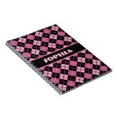 黒く、ピンクのアーガイル ノートブック (右側)