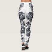 黒く、白い、および灰色の雪片の曼荼羅のレギンス レギンス (裏面)