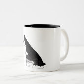 黒く、銀製のシュナウツァー ツートーンマグカップ (正面右)