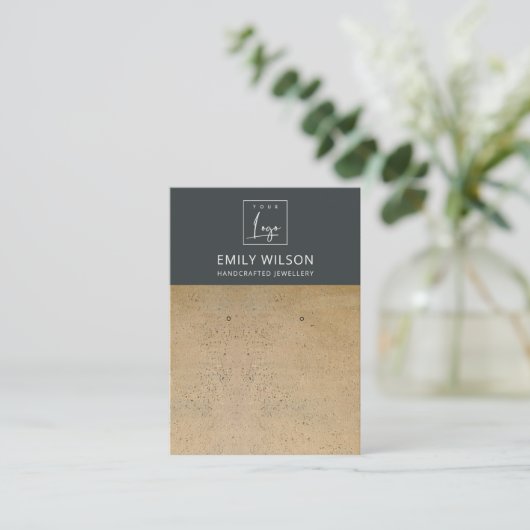 黒さびテラコッタのテクスチャーのロゴイヤリングディスプレイ 名刺 (スタンド正面)
