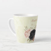 黒ずんだ ほのかなピンクの花 カフェラテマグ (左アングル)