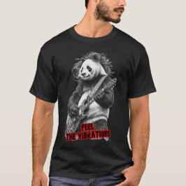 黒でロックンロールを演奏する野生のパンダ Tシャツ