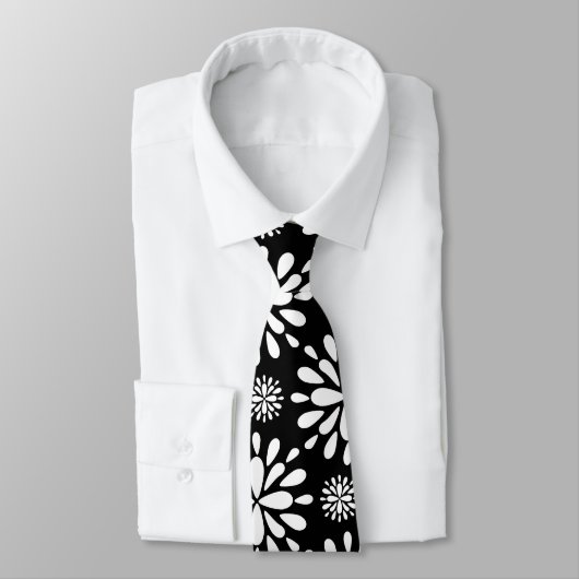 黒で白いレトロの花のしぶきのデザインのタイ ネクタイ (タイ)
