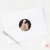 黒で親指を上げる ラウンドシール (封筒)