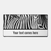 黒で閉じるゼブラ(&White) デスクマット (正面)