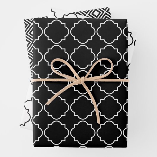 黒とエレガント白の四葉模様クリスマス ラッピングペーパーシート (インサイチュ)