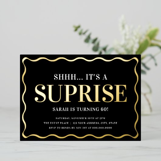 黒とエレガント金ゴールドのサプライズ誕生日パーティー 箔招待状 (立ち正面)