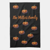 黒とオレンジのカボチャのハロウィンパーソナライズされた キッチンタオル (縦)