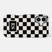 黒とクリーム色の市松模様 モノグラム iPhone 16ケース (裏面横)