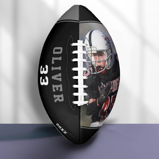 黒とグレーのプレイヤーの名前番号写真 アメリカンフットボール