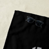 黒とグレー文字の黒無地の色 ビーチタオル (インサイチュ)