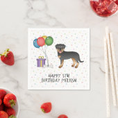 黒とタンのロットワイラー漫画の犬 – 誕生日 スタンダードカクテルナプキン (インサイチュ)