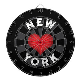 黒とチャコールの赤いハートに白文字でNEW YORK ダーツボード