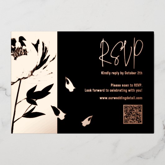 黒とバラの金ゴールド牡丹QRコードウェディングRSVP 箔シーズンカード (正面)