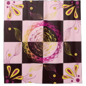 黒とピンクのグラフィックアート、神秘的なチェッカーボード シャワーカーテン (正面)