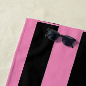 黒とピンクのストライプ ビーチタオル (インサイチュ)