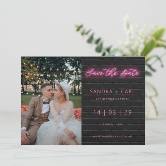 黒とピンクのネオングローライト日付を保存Invite 招待状 (スタンド正面)