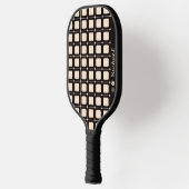 黒とベージュの幾何学模様モノグラモダンム ピックルボールラケット (左)