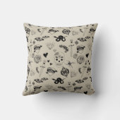 黒とベージュの手描きタトゥーパターン クッション (裏面)