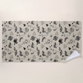 黒とベージュの手描きタトゥーパターン ビーチタオル (正面)