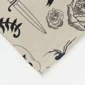 黒とベージュの手描きタトゥーパターン フリースブランケット (角)
