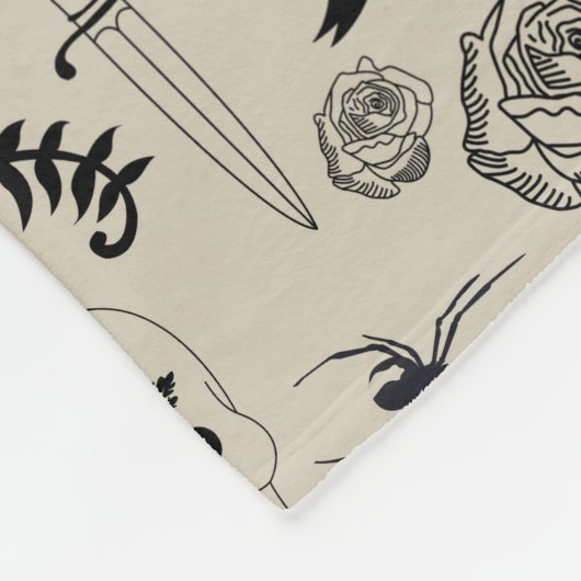 黒とベージュの手描きタトゥーパターン フリースブランケット (角)