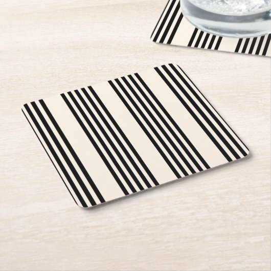 黒とベージュの5つのストライプパターン スクエアペーパーコースター (アングル)