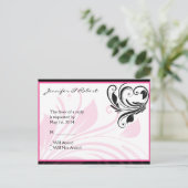 黒と濃いピンクのフローラスクロールRSVPポストカード インビテーションポストカード (スタンド正面)