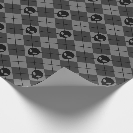 黒と灰色のエイリアンパタアーガイルーン ラッピングペーパー (角)