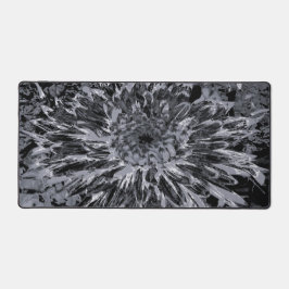 黒と灰色のダリア花 デスクマット