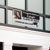 黒と灰色のビニール卒業 横断幕 (ビルの外側)